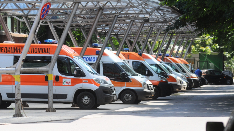 Шефът на Спешната помощ в София призна: Линейките се бавят прекалено дълго!
