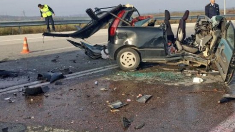 Зверски челен удар между две коли на пътя Банско-Гоце Делчев, шестима са пострадали 