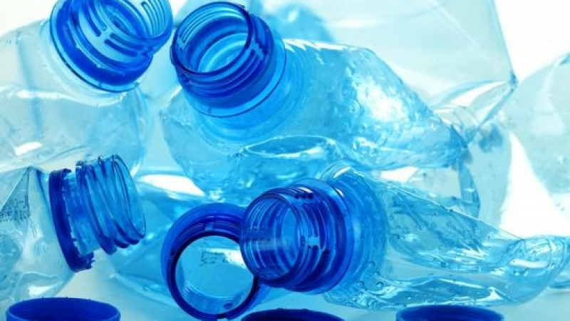 5 свежи идеи как може да използвате изхвърлените пластмасови бутилки (ВИДЕО)