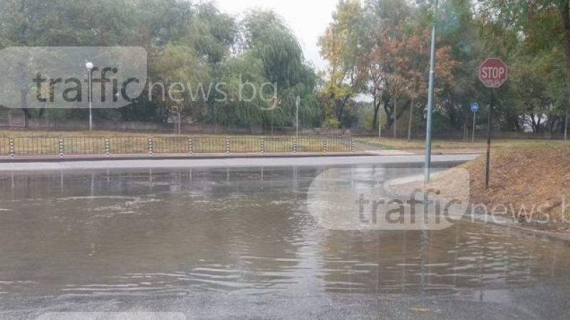 Потоп и в Пловдив! Два булеварда се превърнаха в реки (СНИМКИ) 