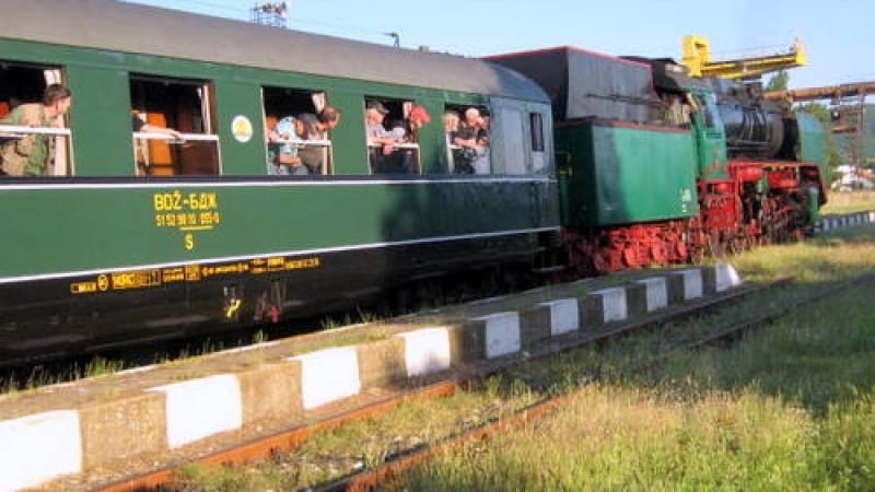 Борисов се качва на Царския влак, десетки ще се возят с него