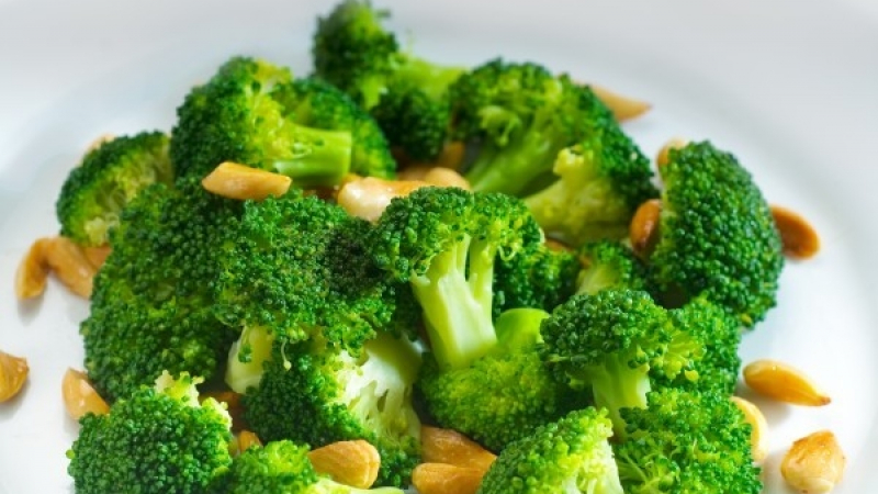 Учени от Илинойс: Яденето на броколи три пъти седмично намалява риска от рак