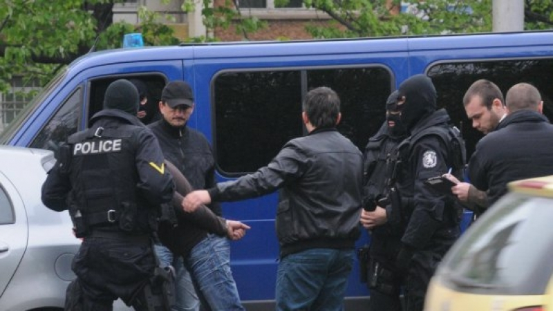 Акция на РЗБОП в Кюстендил! Арестуваха оръжейника на полицията за сделка с 2000 патрона