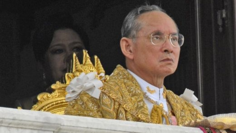 Извънредна скръбна вест: Почина кралят на Тайланд и доайен на всички монархични особи в света!