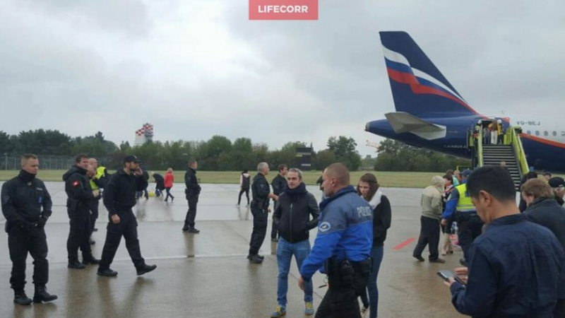 Извънредно! Пасажер съобщи за бомба на самолета Женева - Москва