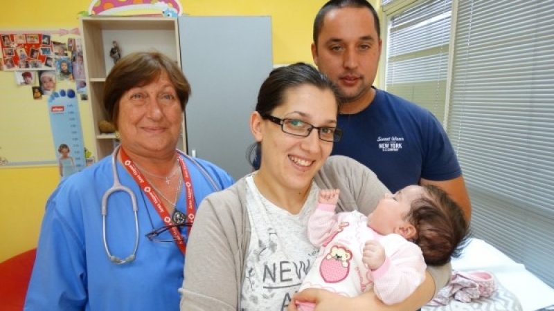 Добра новина от Бургас! Спасиха новородено бебе с киста на белия дроб 