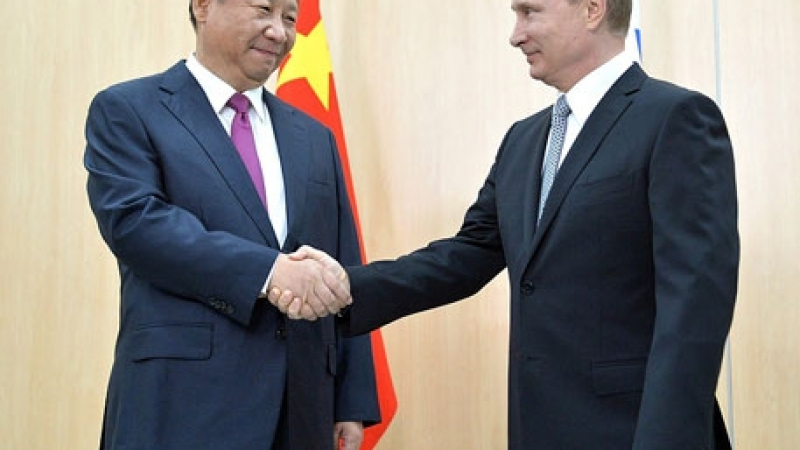 Песков: Путин и Си Дзинпин обсъждат световните дела на четири очи   