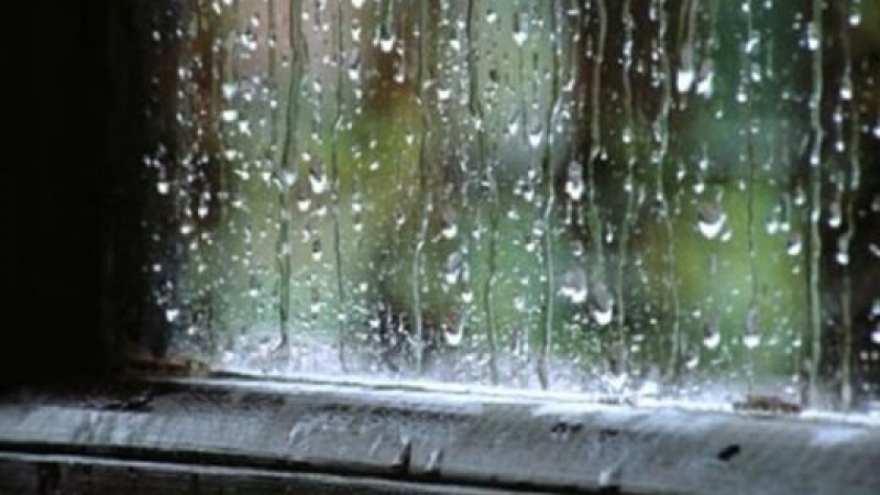Кошмарна прогноза от БАН за понеделник: Рязко падат градусите, продължава да вали