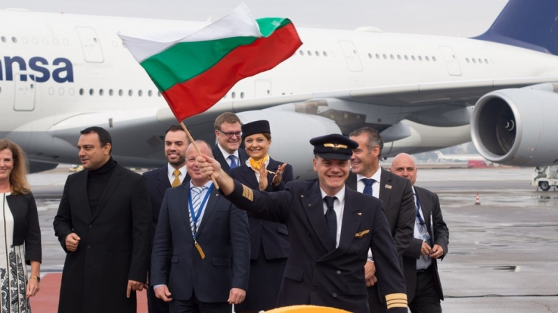 Невероятната история на българина, който пилотира най-големия пътнически самолет в света (СНИМКИ/ВИДЕО)