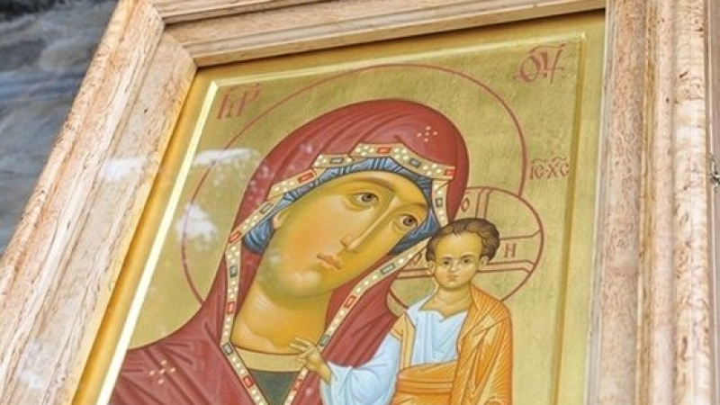Чудо: Руска икона цери болни в Троян