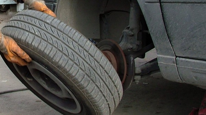 Специалист обясни какви гуми да изберем за колата си през зимата