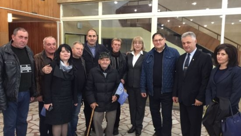 Цветанов в Каспичан: Опонентите на ГЕРБ водят негативна кампания, защото нямат аргументи (СНИМКИ)