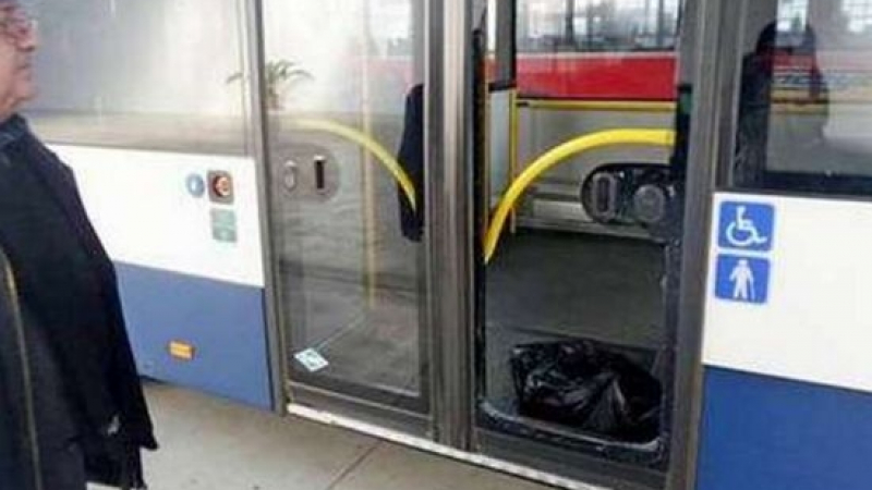 Огромен камък прелетя на сантиметри от пътници в бургаски рейс 