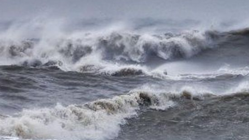 Рибарите в Поморие в ужас, ето какво им причини бурното море
