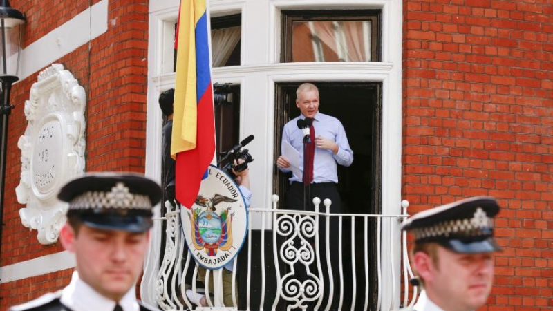 Еквадор си призна за спирането на интернета на Джулиан Асандж 