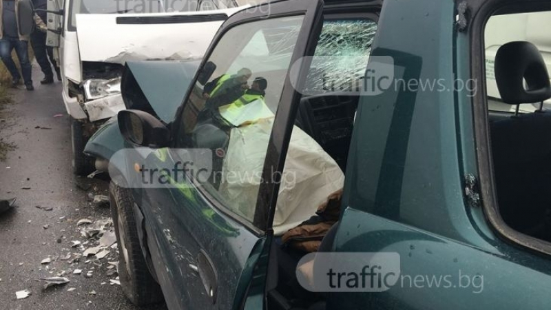 Страшно меле в Пловдив, джип се вряза челно в кола на ЕВН