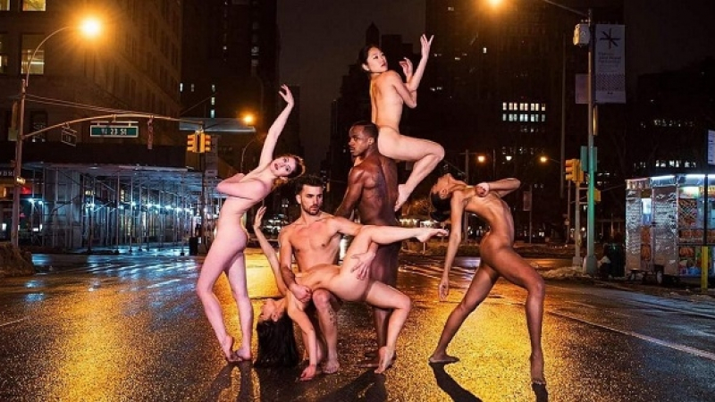 Разврат или изкуство: танцьори се събличат чисто голи по улиците по цял свят (СНИМКИ 18+)   