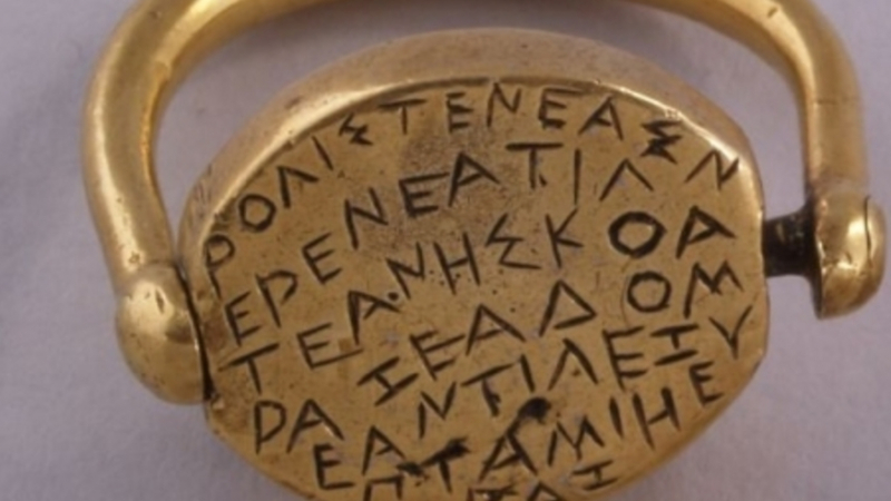 Уникално! Преведоха на български надпис върху древен тракийски пръстен! Ето какво гласи 