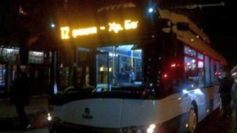 Таксиджия се заби в градски автобус край бургаския квартал "Меден рудник"