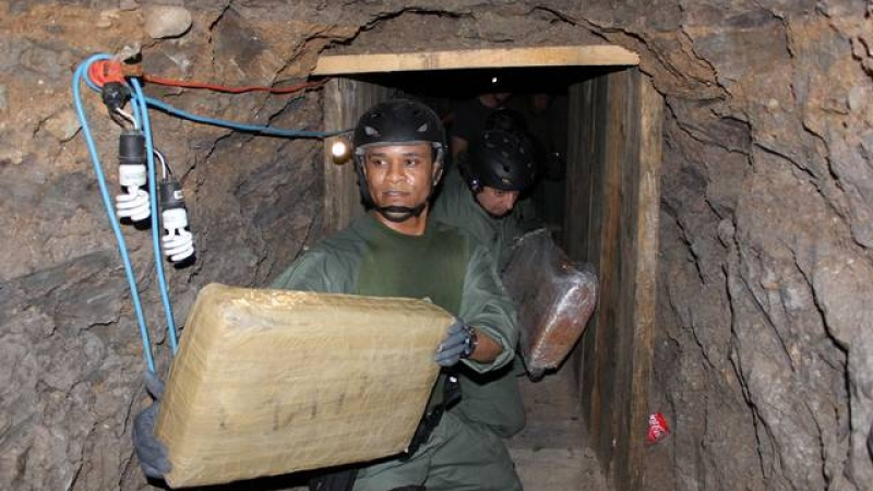 Разкриха тунел с 2 тона дрога под границата на САЩ и Мексико (ВИДЕО)