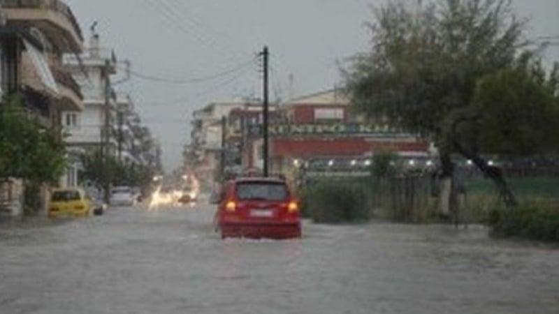 Потоп в Гърция! Цял ден вали, половината страна е под вода (ВИДЕО)