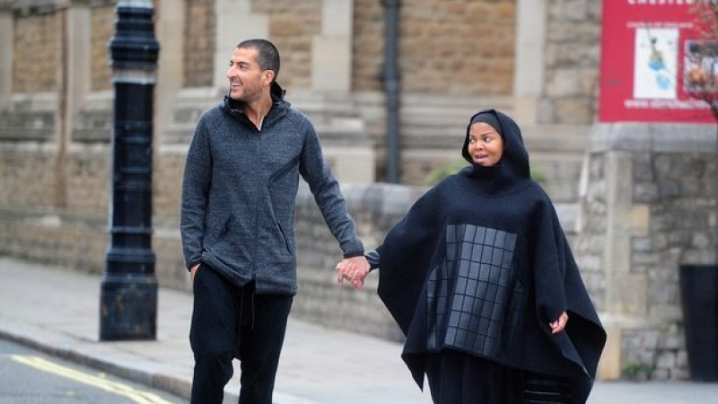 Бременната на 50 Джанет Джексън се появи облечена като мюсюлманка (СНИМКИ)