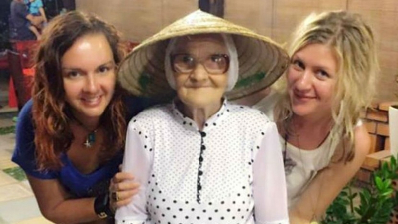 89-годишната баба Лена се превърна в интернет сензация (СНИМКИ)