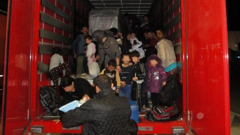 МВР разкри подробности за удара срещу трафикантите на бежанци 