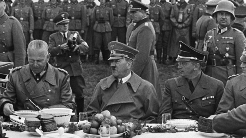 Диктаторско меню: Хитлер станал вегетарианец с екстракт от екстременти от български селяни 
