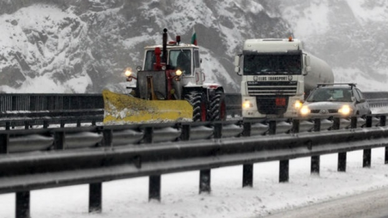 Министър Павлова обясни къде ще е най-тежко за пътуване през зимата