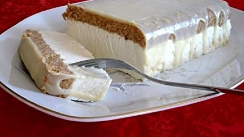 Бяло изкушение: Страшно вкусна и лека бисквитена торта с невероятна заливка от бял шоколад и лимон
