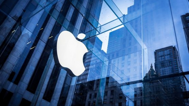 Какво се случва с Apple? Продажбите паднаха за първи път от 2001-а година   