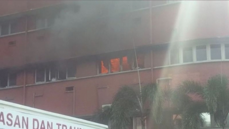 Пожар в болница, шестима души са загинали (ВИДЕО)