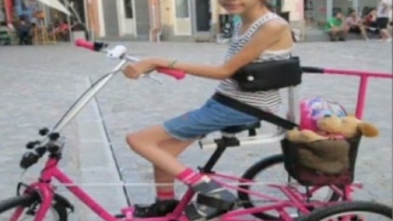 Мръсници откраднаха колелото на дете с церебрална парализа (ВИДЕО)