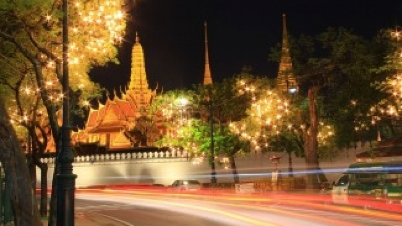 Траур: Жриците на любовта в Тайланд също почитат паметта на починалия крал (СНИМКА)