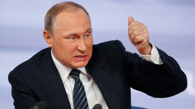 Извънредно в БЛИЦ! Путин избухна в Ялта: Руският президент нарече "удивителни идиоти" участниците в блокадата на Крим