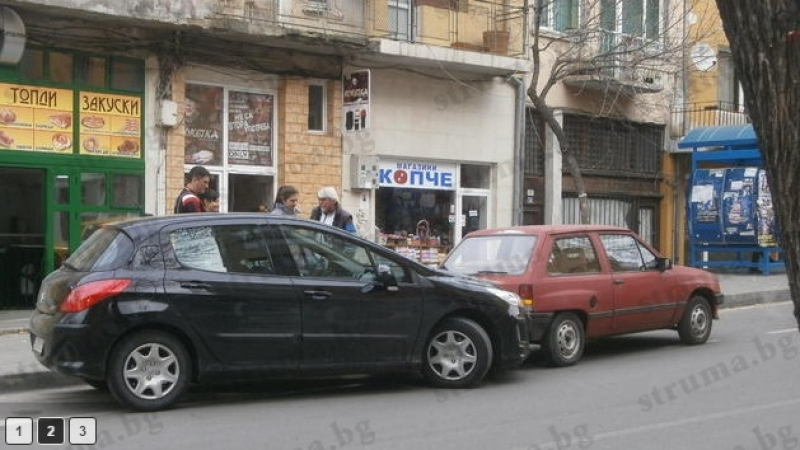 Нелеп инцидент в Благоевград с кола без шофьор (СНИМКИ)