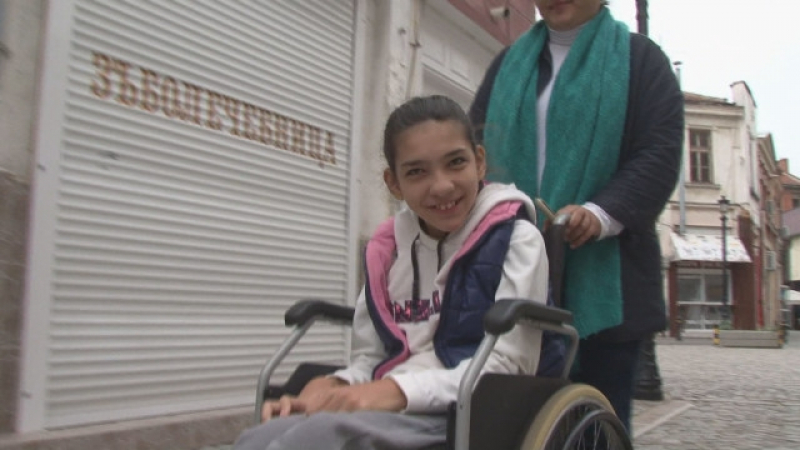 Добри новини за болната от церебрална парализа Вики, която стана жертва на нагла кражба
