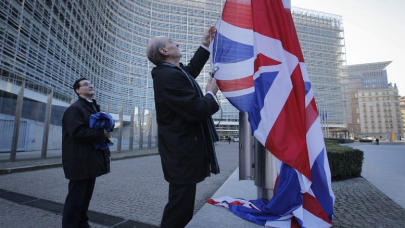 Британците искат Тереза Мей незабавно да гарантира правата на гражданите от ЕС, живеещи във Великобритания