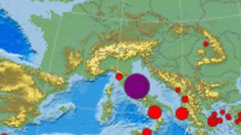 Земетресението срина сгради в Италия! Търсят хора под отломките (ВИДЕО)