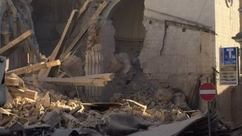 Гневът на земята: Базиликата на Свети Бенедикт рухна след земетресението в родния град на светеца (СНИМКИ/ВИДЕО)
