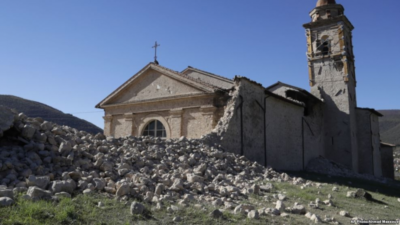 Зловещо! Днешният трус в Италия е поразил и катедралата "Свети Павел" (СНИМКИ/ВИДЕО)