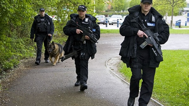 Терористи може да използват черния пазар във Великобритания, за да закупят оръжие за планирана атака