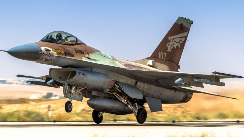 Израелски пилоти се катапултираха от изтребител, един загина        