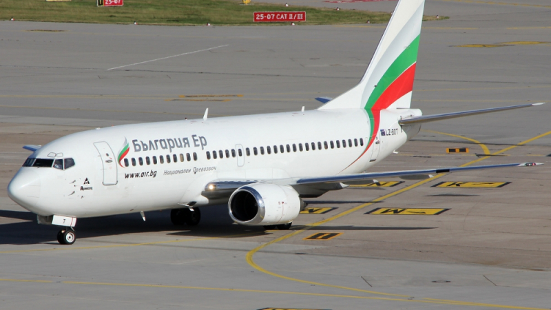 Тревожен сигнал до БЛИЦ: Българи заседнаха във Франкфурт заради дупка в корпуса на наш самолет   