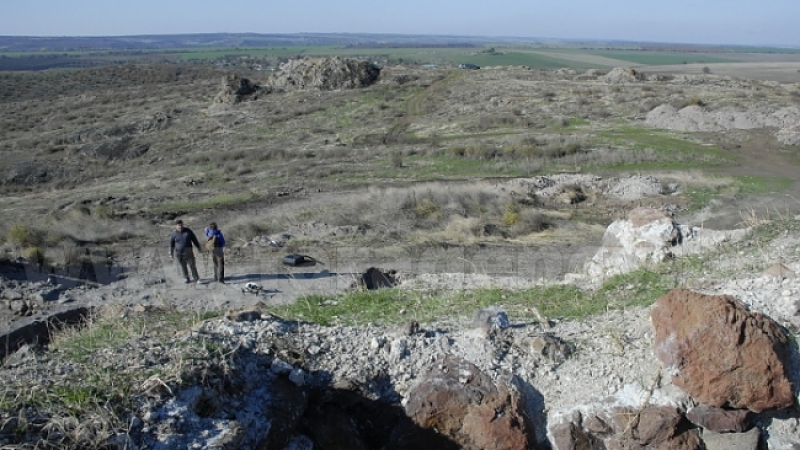 Напаст: Пепелянки нападат археолози в крепостта Русокастрон