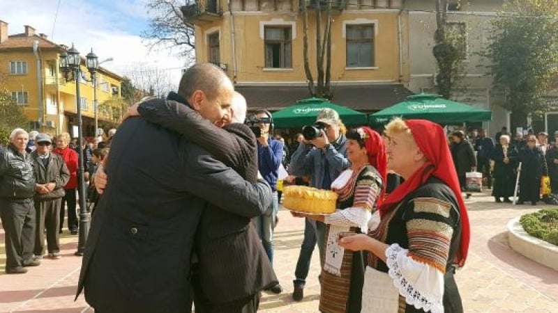 Цветан Цветанов в Земен: Да пазим традициите, България се нуждае от единение