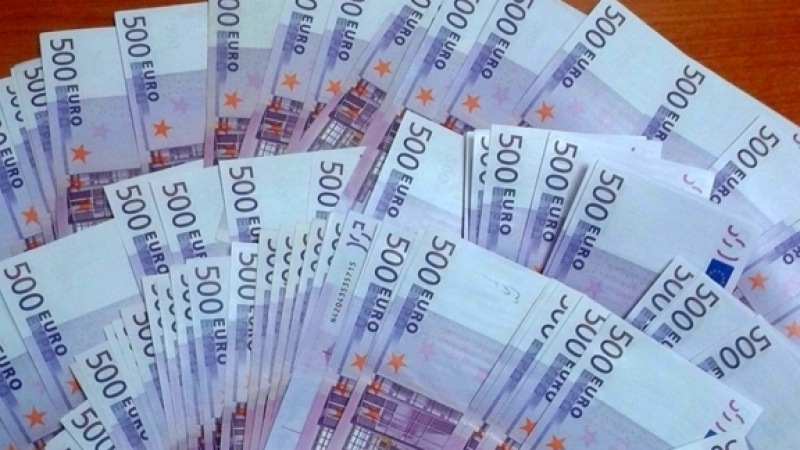 Митничари спипаха хиляди фалшиви евро на Капитан Андреево (СНИМКИ)