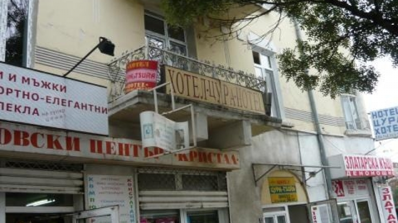 Най-знаменитият хостел в София търси камериерка, но да не пие! (СНИМКА)