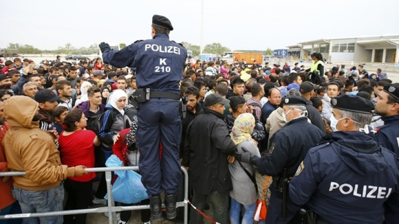 По-малко от 300 хил. бежанци се очаква да пристигнат в Германия тази година